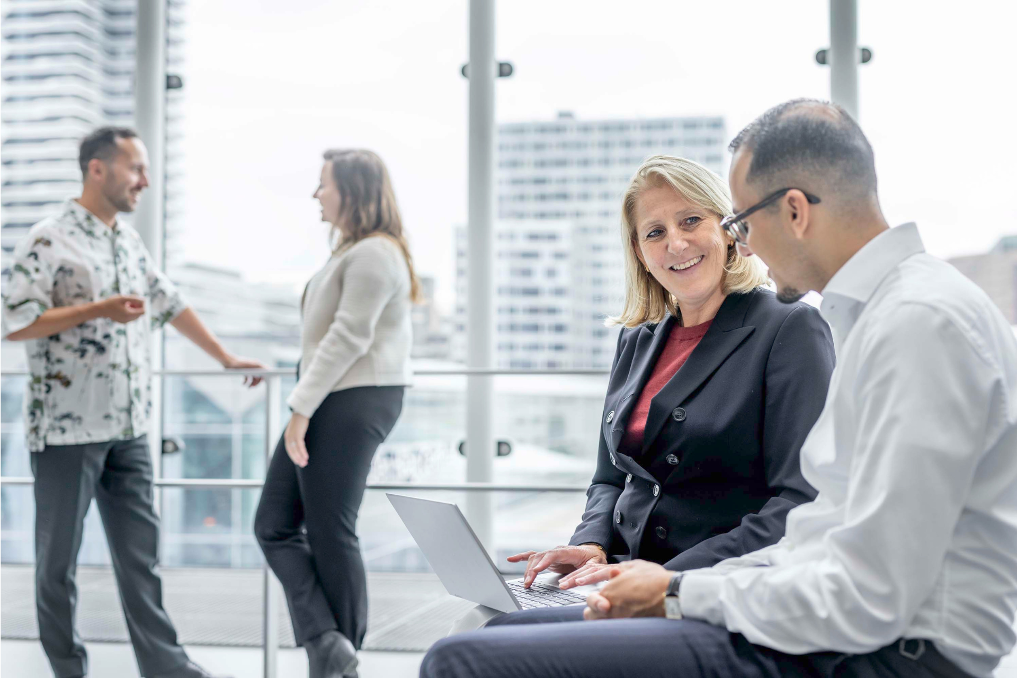 4 collega's bij BZ in gesprek. BZ is er voor Nederland. Wereldwijd