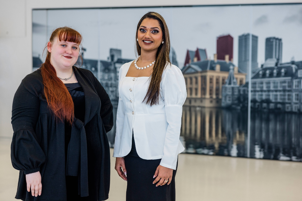 Managementondersteuners Sariesma en Inge bij de ANVS