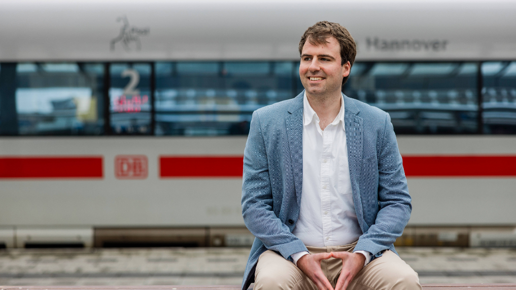 Ladislas is inspecteur rail bij de ILT. Portret op het station