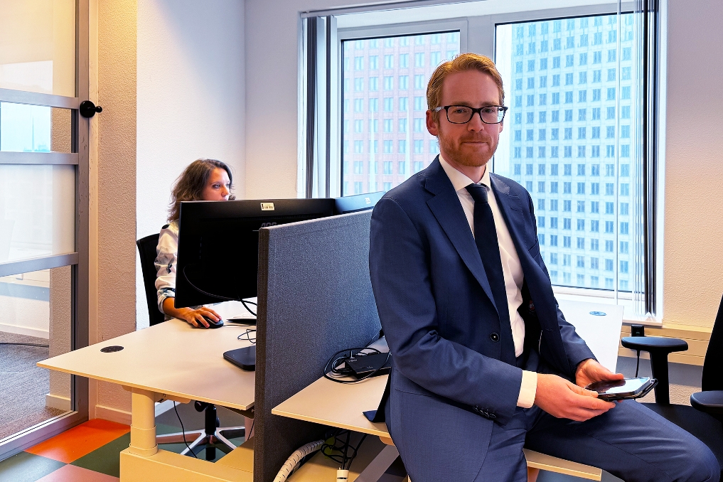 Portret van Jean-Paul ter Schure - Borghouts. Hij is jurist bezwaar en beroep bij de Rijksoverheid